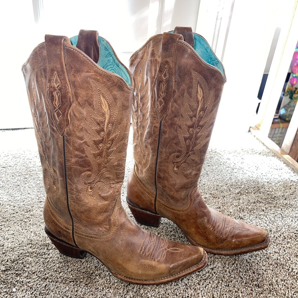 Corral Vintage leather cowboy boots size 9.5